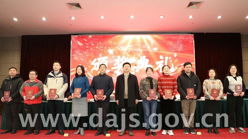 孫敏副館長頒 發優秀等次證書_副本.jpg