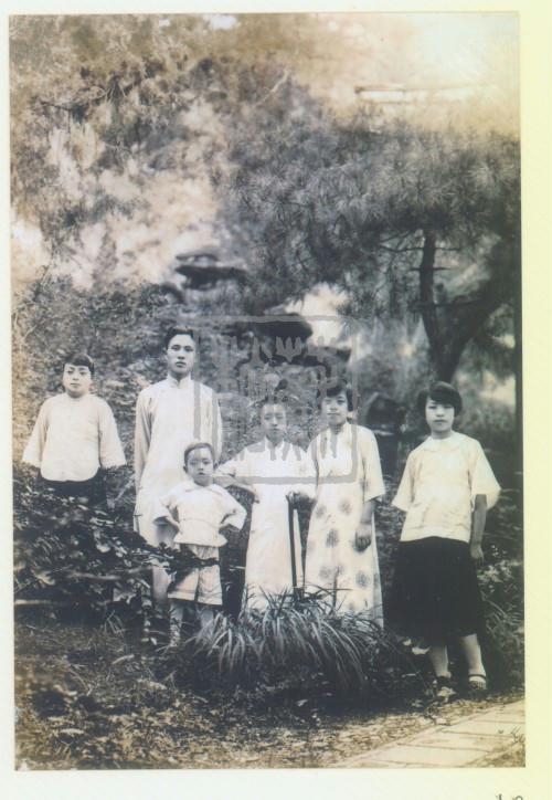 1、袁曉園幼年家庭照.900031_副本.jpg